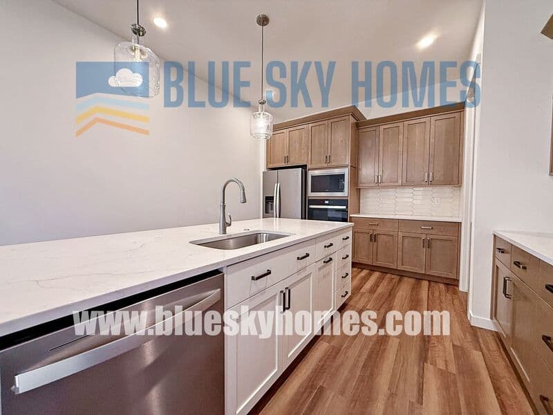 Star House: 8500 W Lilburn st