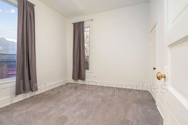Portland House: 624 NW 22nd Ave