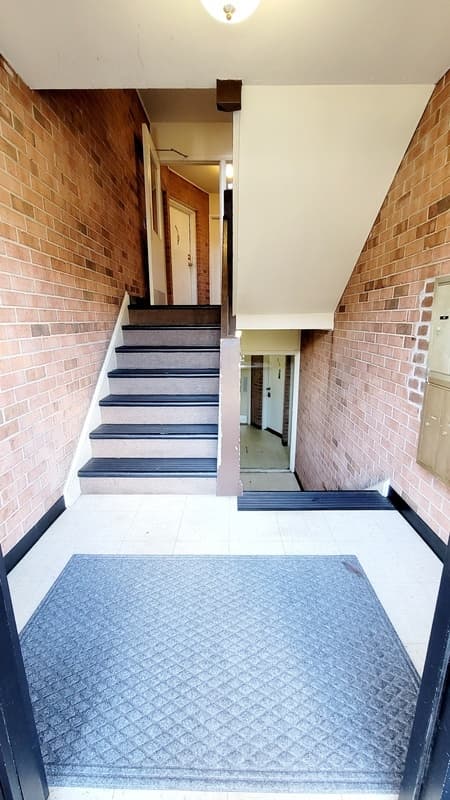 Richmond Condo: 800 Brook Hill Rd