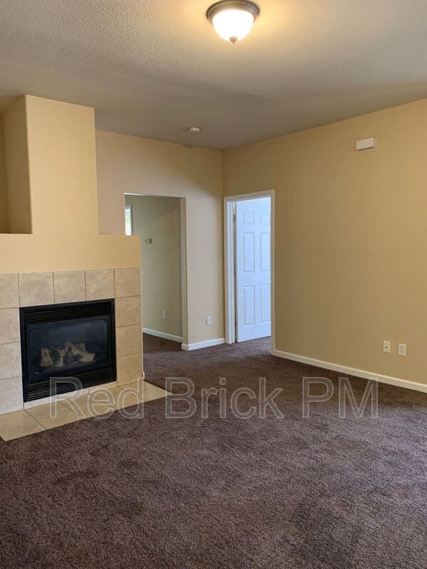 Merced House: 620 Gateway Dr.