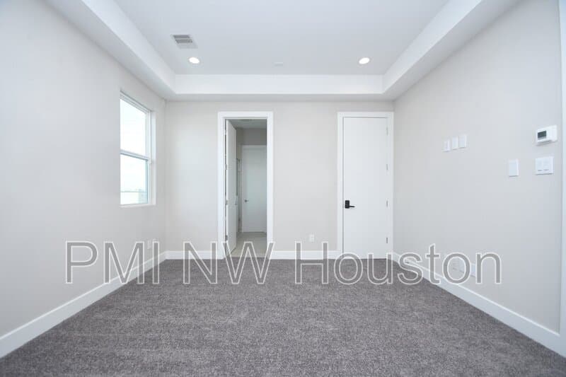 Houston House: 5904 Gardendale Dr