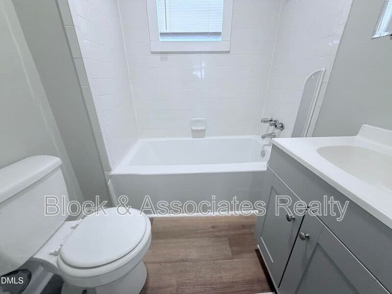 FUQUAY-VARINA House: 135 N WEST ST