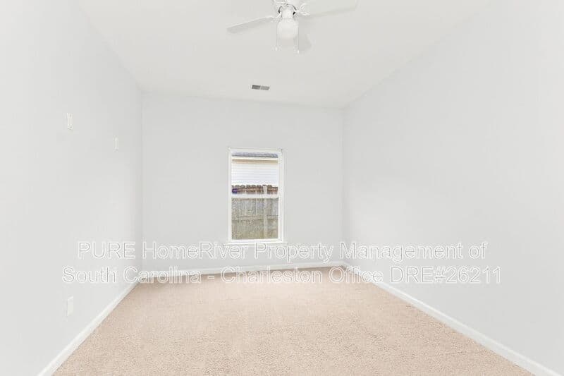 Summerville House: 207 Summer View Rd