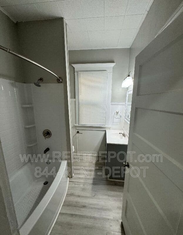 Evansville House: 804 Bayard Park Dr.