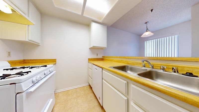 Hawthorne Condo: 11953 Eucalyptus Avenue - 9