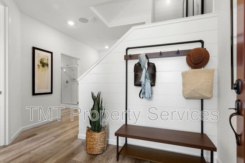 Sacramento Townhome: 31 Advantage Court