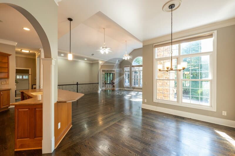 Kennesaw House: 5211 Hadaway Rd NW