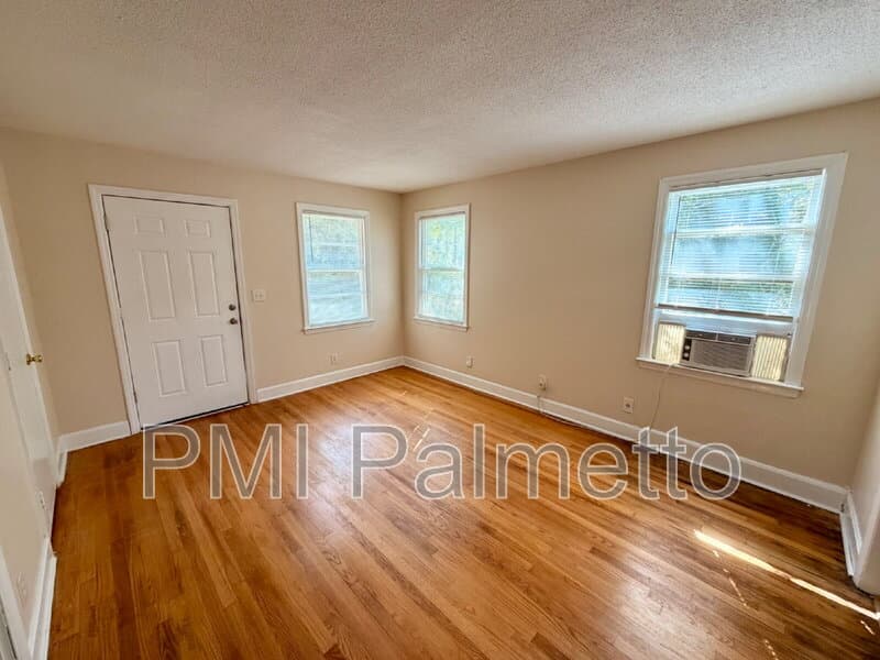 Columbia Condo: 3209 Wilmot Ave