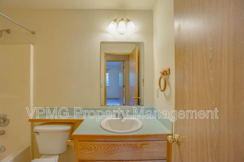 Vancouver House: 15807 NE 40th St