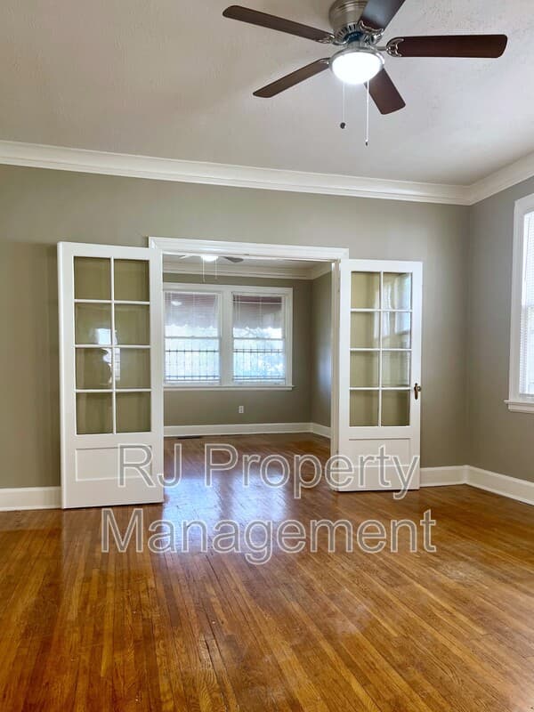 Memphis House: 72 N Belvedere Blvd