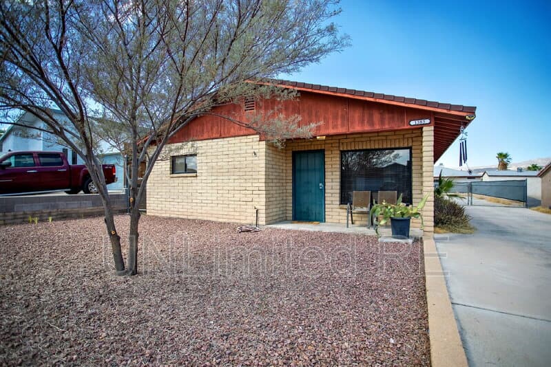 Bullhead City House: 1385 Church Dr