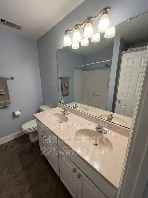 Walker Townhome: 13080 Burgess Ave.