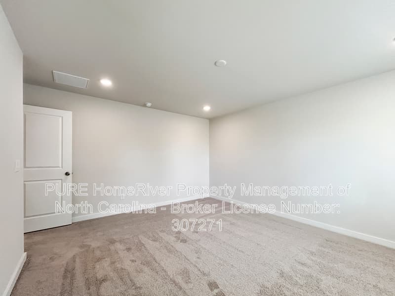 Hickory House: 2943 31st St NE