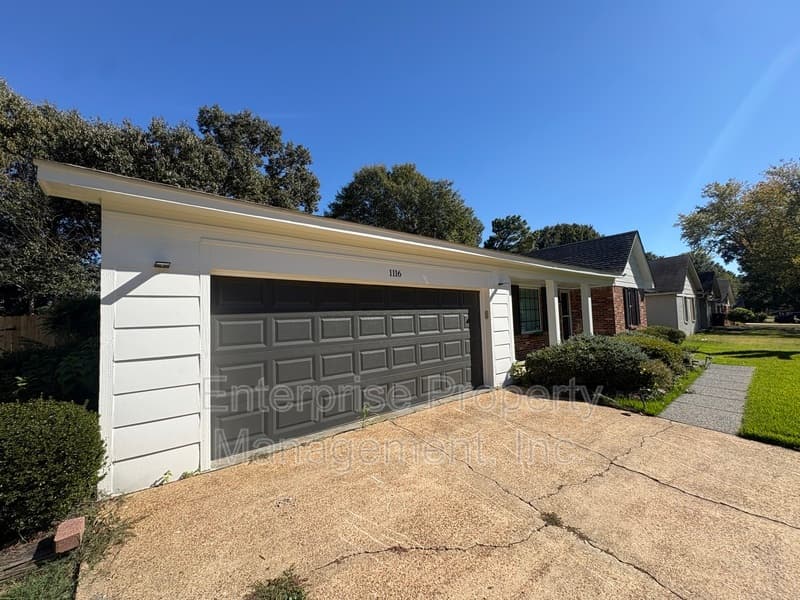 Collierville House: 1116 Simmonsridge Drive