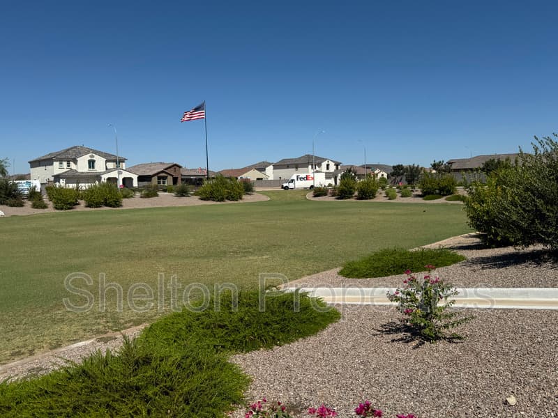 Avondale House: 10213 W Fairmount Ave
