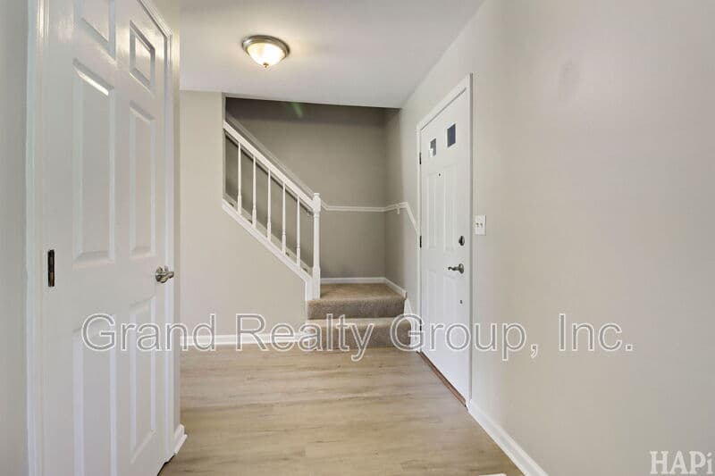 Vernon Hills House: 507 Exeter Place