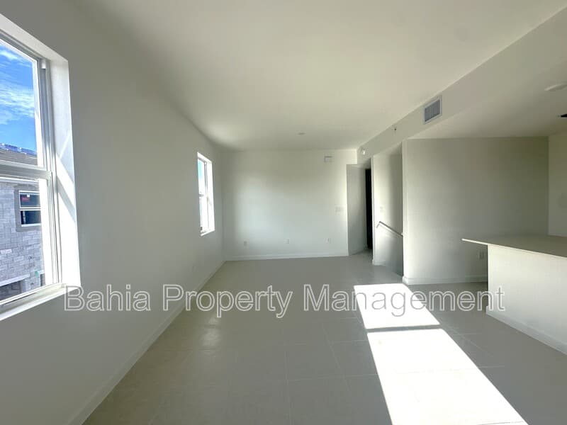 Homestead Condo: 15589 SW 280th St
