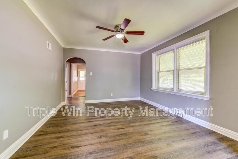 Saint Louis House: 8601 Virgil Ave