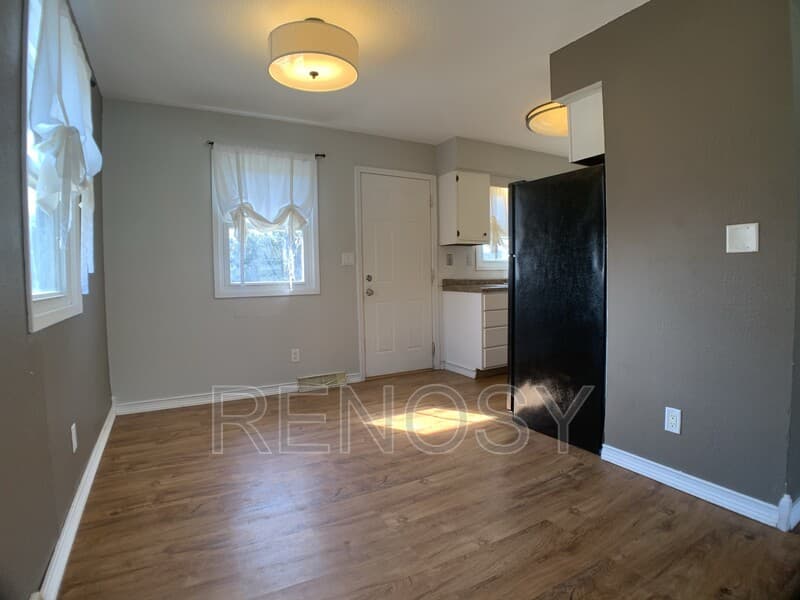 Des Moines House: 5172 NE 6th Ct