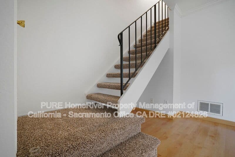Sacramento House: 8811 Salmon Falls Dr.