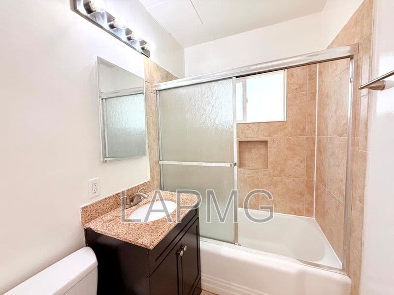 Los Angeles House: 1415 Hudson Avenue