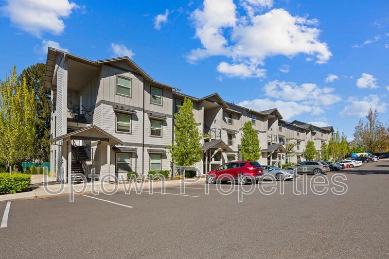 Fairview House: 2655 NE 205th Ave