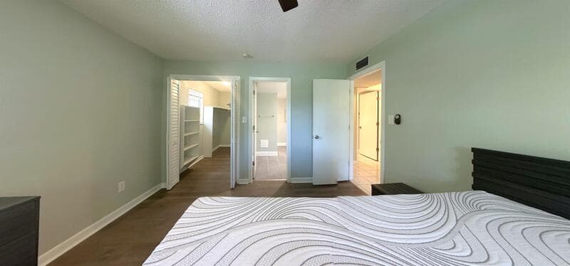Seminole Condo: 8300 Bardmoor Boulevard - 210
