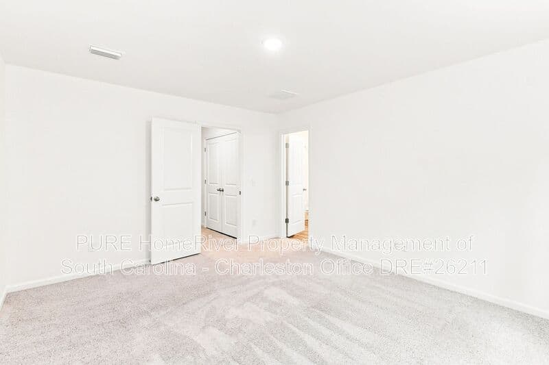 Summerville House: 1305 Scarlett Maple St