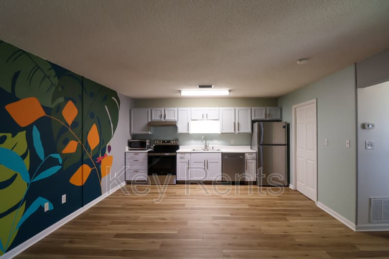 Pensacola House: 7018 Forshalee St