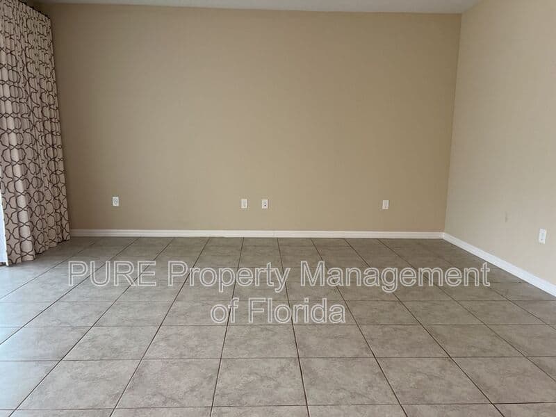 Ocala House: 10376 SW 99th Street