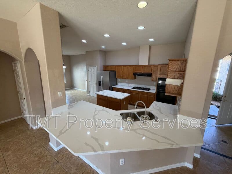 Elk Grove House: 9348 Sierra Spring Way