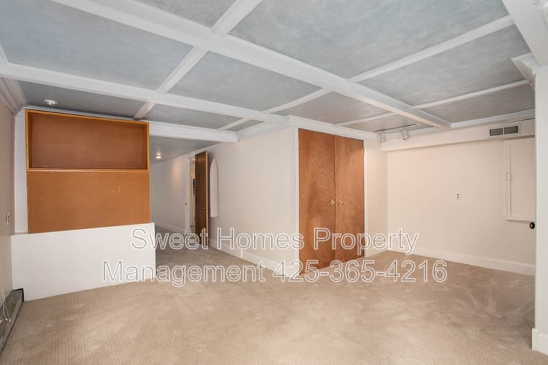 Shoreline House: 1338 North 152nd Street