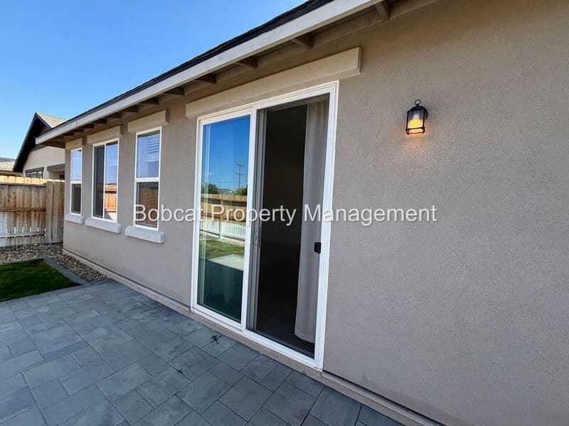 Minden House: 1120 Dapple Dr