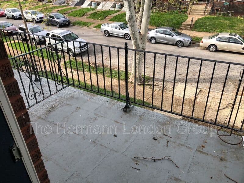 Saint Louis Condo: 4936-4938 Potomac