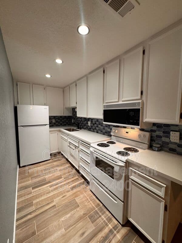 Palm Springs House: 685 N Ashurst Ct