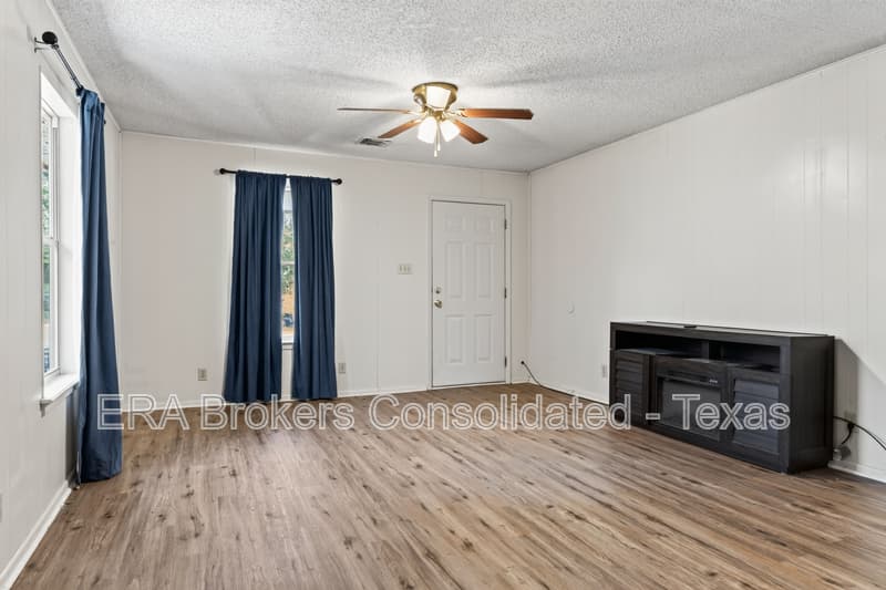 Hondo House: 930 County Rd 342