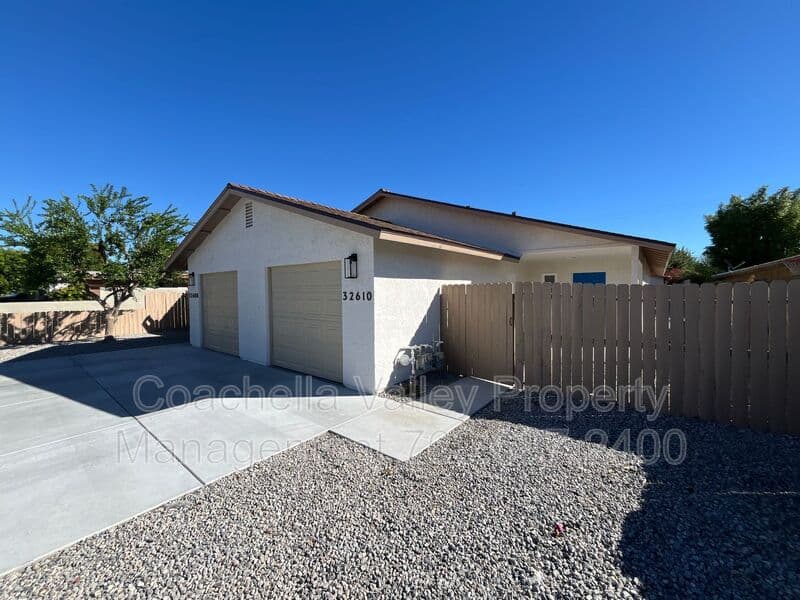 Cathedral City House: 32610 Pueblo Trl