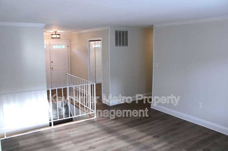 Clinton House: 5245 West Boniwood Turn