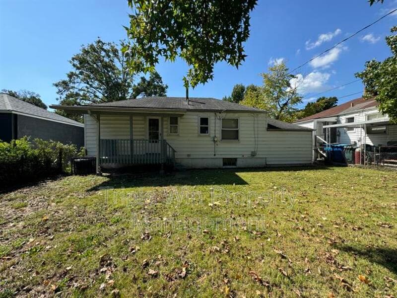 Saint Louis House: 7417 Pleaseway Drive