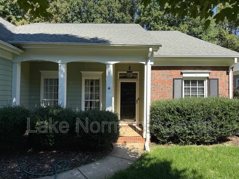 Huntersville House: 8821 Oakham Street