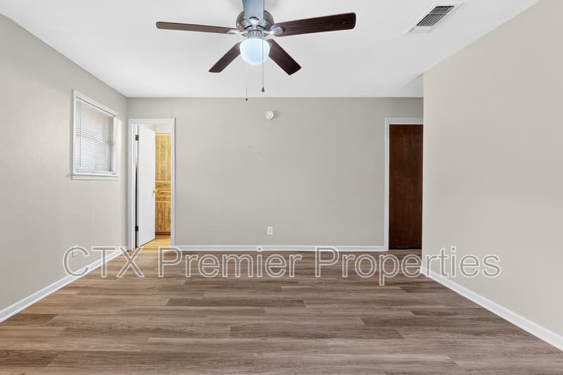 Temple House: 506 Arapaho Drive