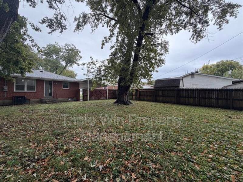 Florissant House: 740 Crowder Dr.