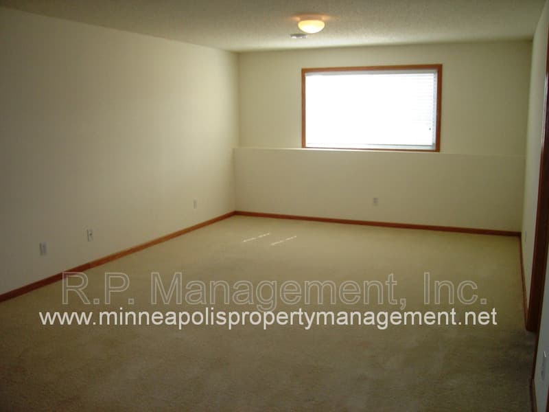 Apple Valley Townhome: 15220 Florist Cir