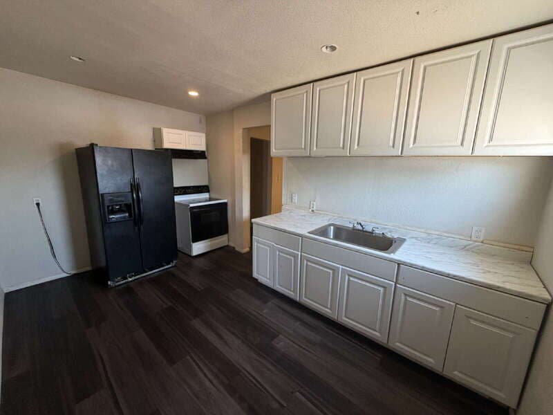 Casa Grande Apartment: 523 West 12th Street