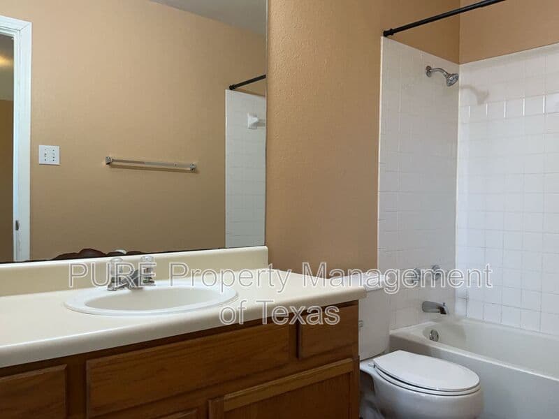 Round Rock Condo: 1001-A Christopher Ave
