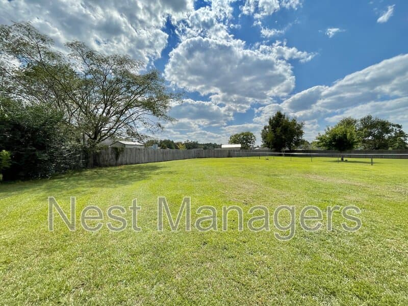 Spring Lake House: 85 Woodwind Dr