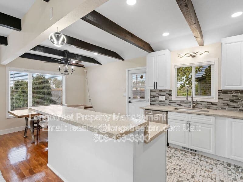 Portland House: 2812 NE Bryant St