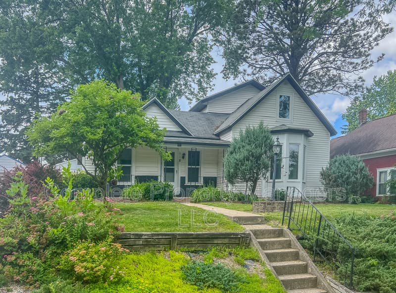 Owatonna House: 118 Franklin Avenue