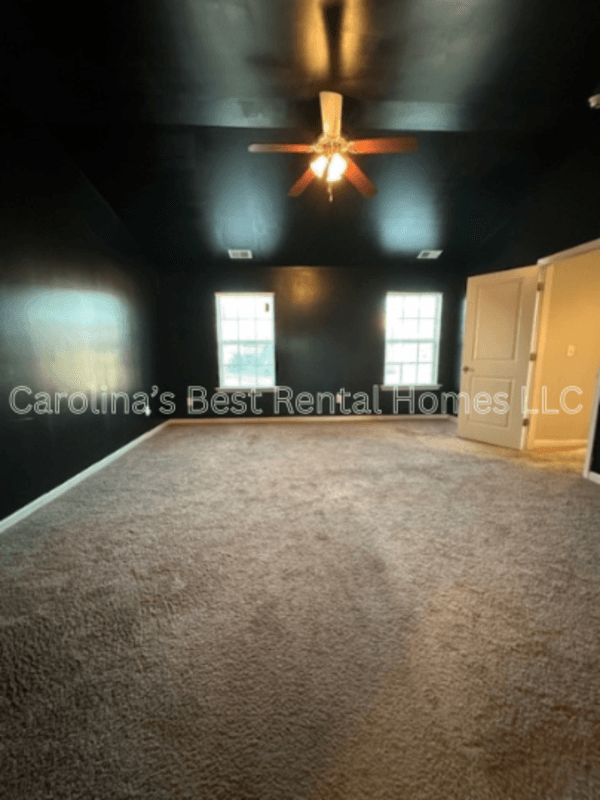 Columbia House: 257 Allans Mill Drive