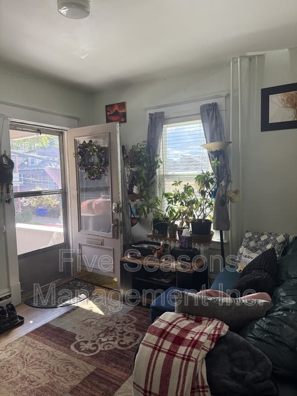 Burlington Condo: 212-214 King Street - 1